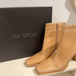 Via Spiga Tan Gloss Calf ankle bootie in size 8